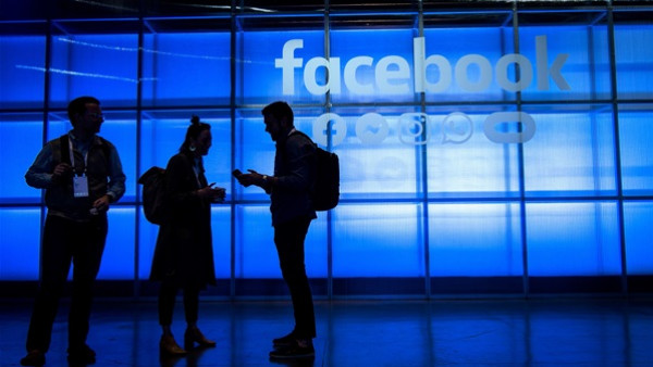 "فيسبوك" تطلق تطبيقا يدفع المال للمستخدمين Image