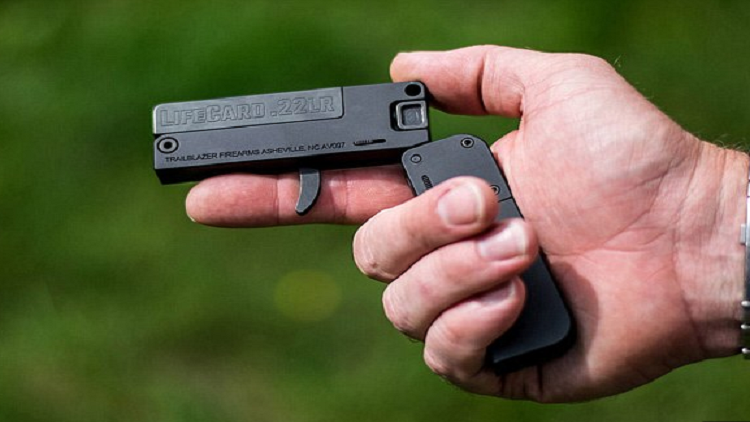 مسدس قاتل بحجم بطاقة الائتمان! Image