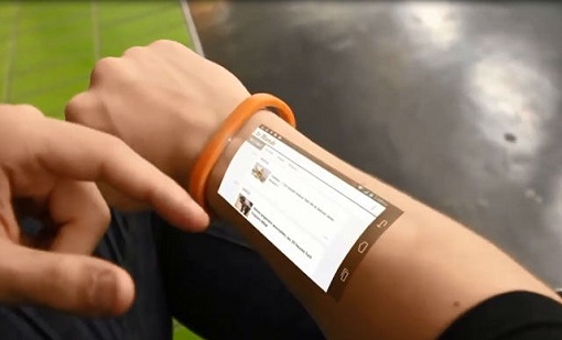 ساعة ذكية تحول يديك إلى شاشة رقمية Image