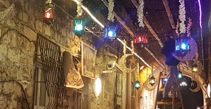 القدس تتجمل بمفاتيح العودة وزينة رمضان Image