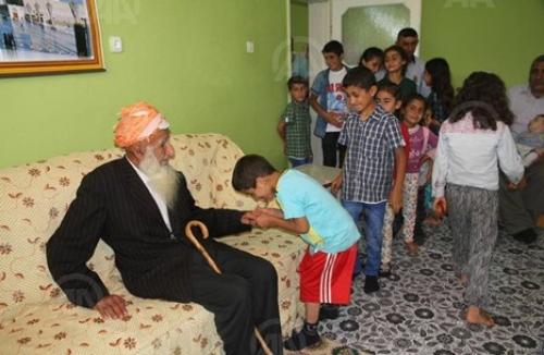 مُعمّر تركي يمضي العيد مع 116 من أولاده وأحفاده Image