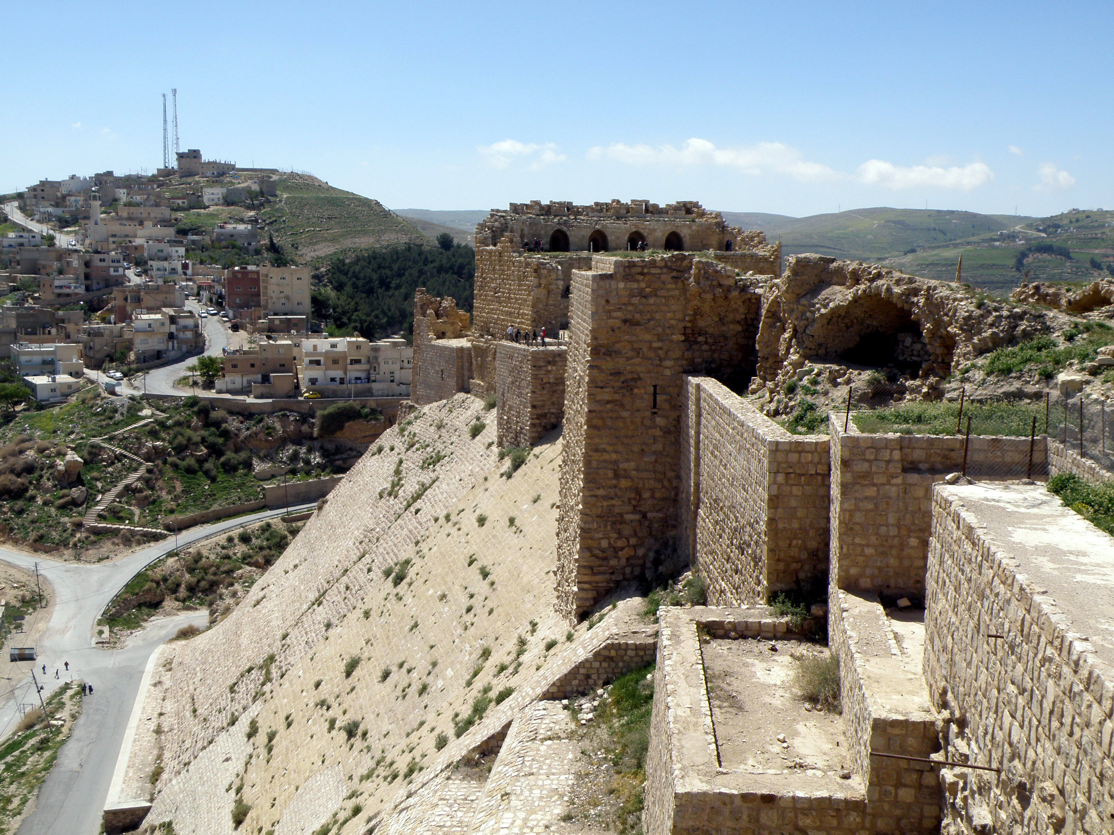 تسمية ساحة قلعة الكرك بـ"ساحة الشهداء" Image