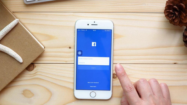 "فيسبوك" تطور جهازاً يتحول بحسب رغبة مستخدمه Image