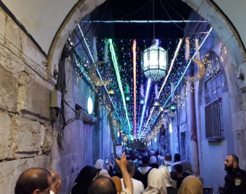 القدس تتجمل بمفاتيح العودة وزينة رمضان Image