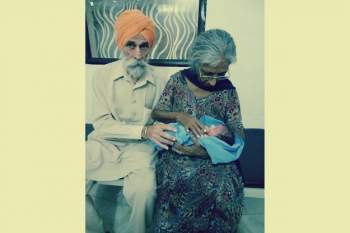 سيدة تبلغ 70 عاما تضع مولودها الأول! Image