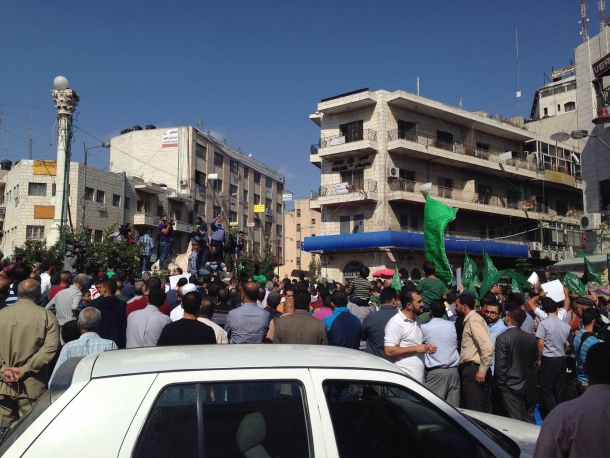 ساحات الأقصى فارغة من المصلين وقمع مسيرات النصرة بالضفة  Image