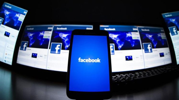 "فيسبوك" يحذر مستخدميه من نشر أخبار كاذبة Image