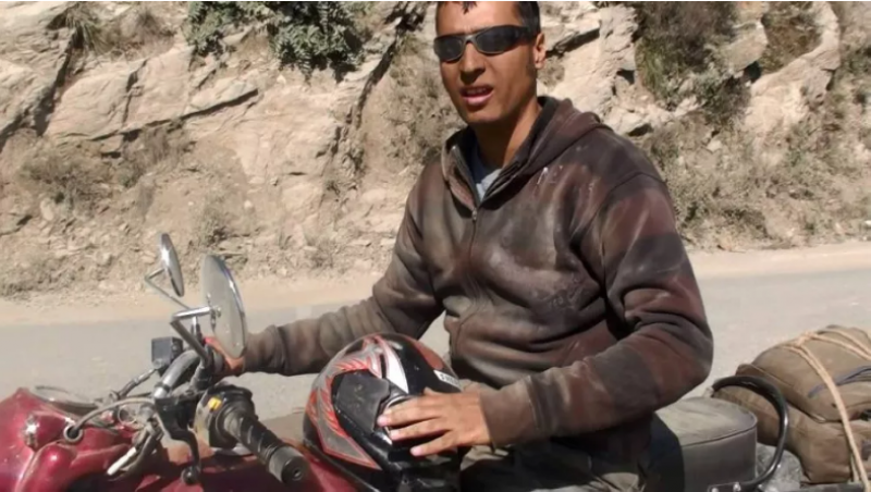 أول أردني يصعد جبال الهملايا بدراجة نارية Image