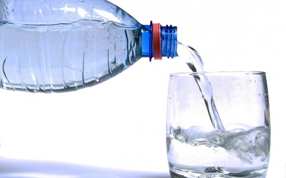 لا تشرب الماء إلا عند العطش Image