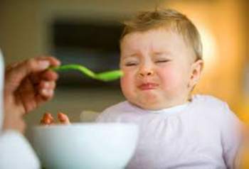 دراسة تنصح بعدم إجبار الطفل على تناول الطعام Image