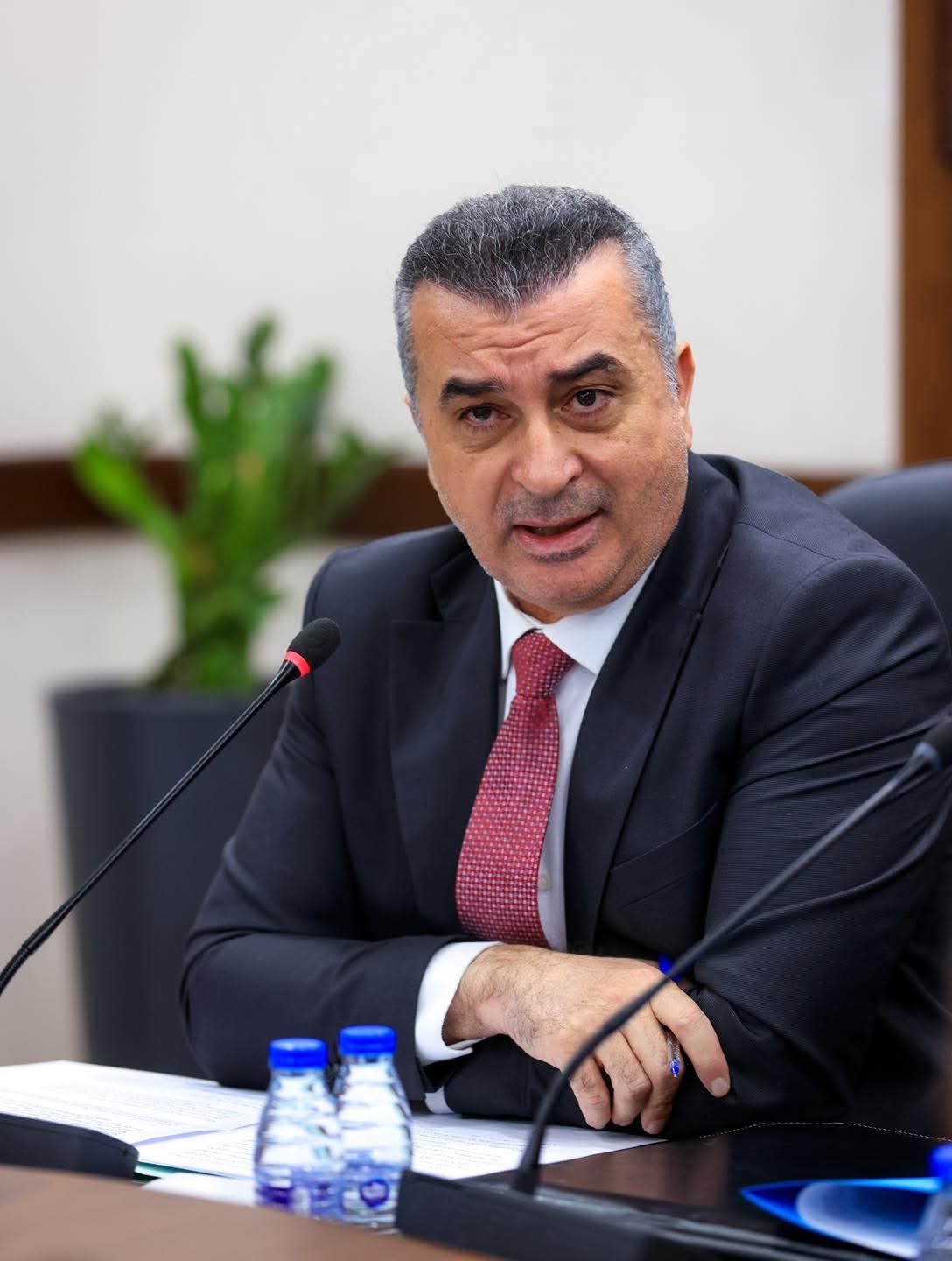 الزيادين يطالب بإعادة العمل بالتوقيت الشتوي
