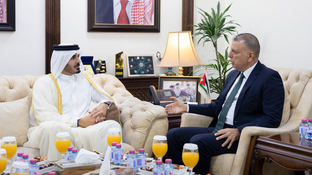 وزير الداخلية ونظيره القطري يبحثان التعاون المشترك