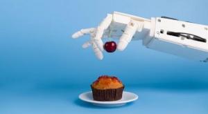 شيف روبوتي مزود بلسان كهربائي لتذوق الأطعمة