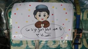أطفال أردنيون يشاركون رسوم معايدة مع أطفال غزة
