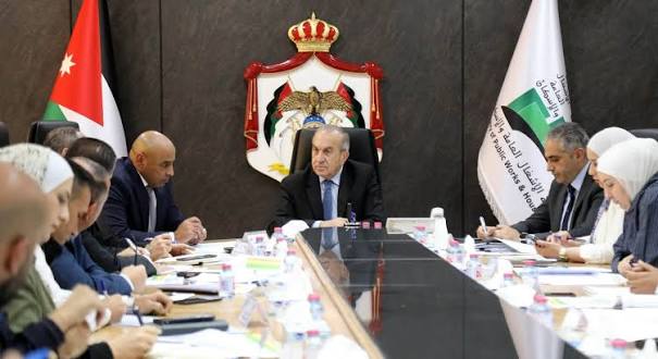 أبو السمن يوجه برفع جاهزية مديريات الأشغال في المحافظات استعدادا لموسم الشتاء