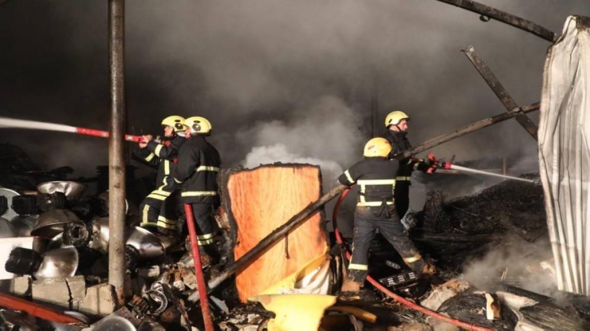 حريق كبير في الزرقاء وإصابة شخص