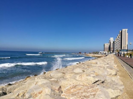 الإحتلال يغلق شواطئ فلسطين على البحر المتوسط Image