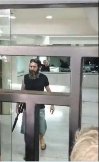 تفاصيل جديدة حول احتجاز الرهائن داخل مصرف في بيروت - فيديو