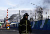 طائرة مسيرة أوكرانية تشعل حريقا بمصفاة نفط روسية