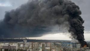 حريق كبير بميناء أوديسا الأوكراني بعد ضربة صاروخية