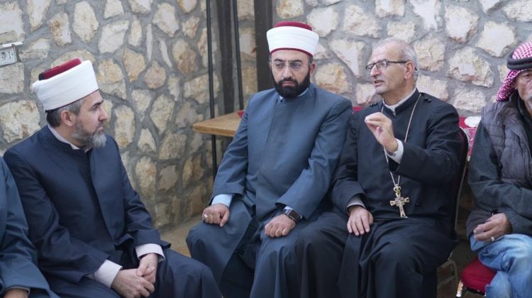 مفتي المملكة يؤدي واجب العزاء ويطمئن على مصابي حادثة كنيسة حمود بالكرك