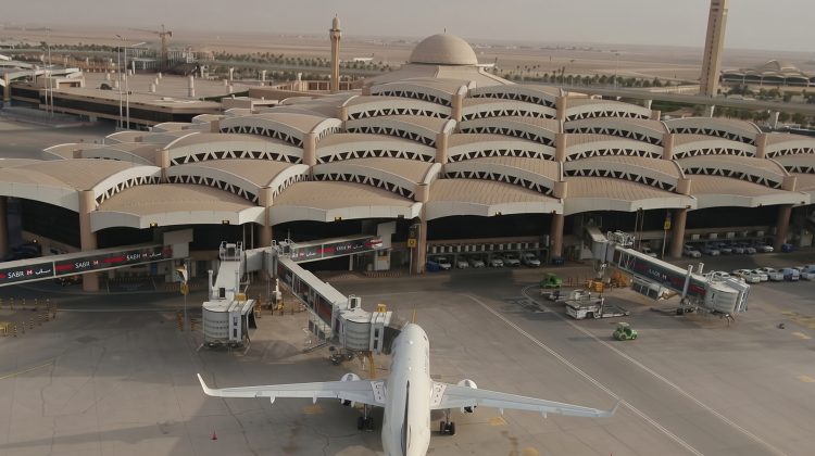 مطار الرياض يعلن استئناف الرحلات الجوية اليوم بعد أسبوعين من الإغلاق