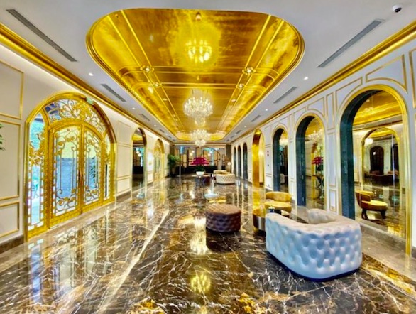فندق مدهش بمحتويات كاملة من الذهب الخالص Image