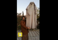 مزارع سعودي يوثق فيديو لتجمد ثوبه من شدة البرودة (فيديو) 
