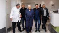 الرئيس عباس يدخل المستشفى