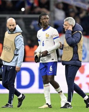 كامافينجا يغادر ودية فرنسا بإصابة في كاحل القدم