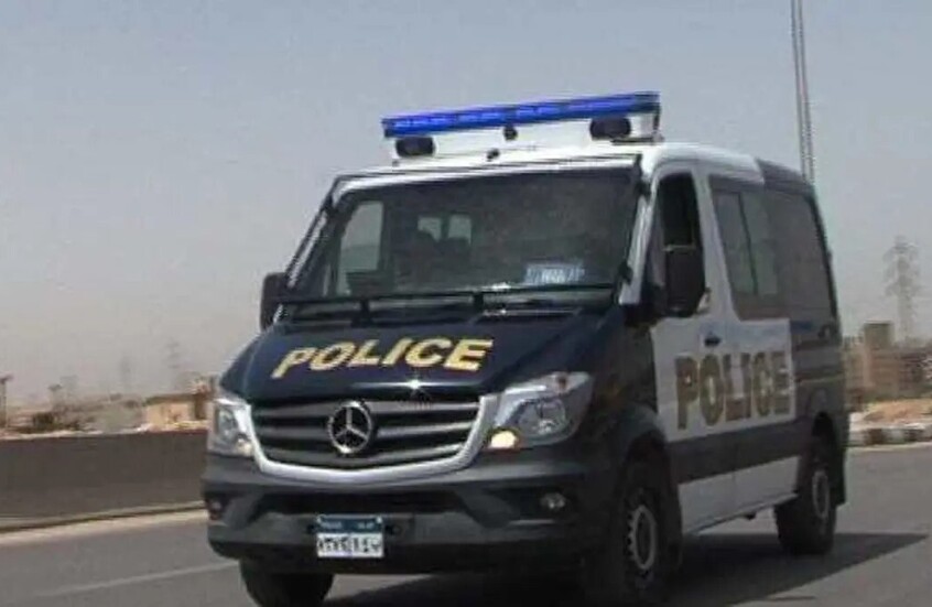 مصر ..  شاب يسرق طبيبا أعاد له بصره