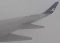 صاعقة تضرب طائرة ركاب أثناء هبوطها في مطار أنطاليا (فيديو)