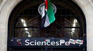 طلاب يغلقون مداخل جامعة سيانس بو في باريس في احتجاج على حرب غزة