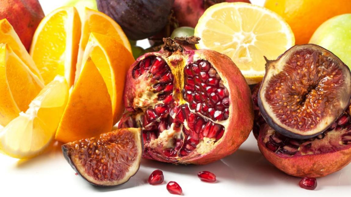 أسعار الخضار والفواكه في السوق المركزي السبت