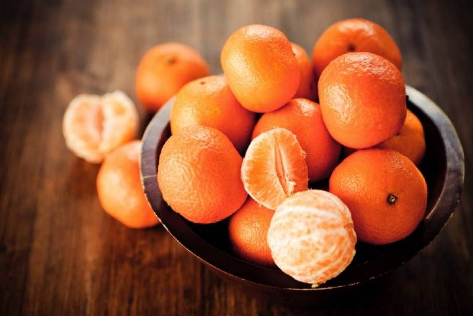 4 مسافرين يتناولون 30 كيلوغراما من البرتقال Image