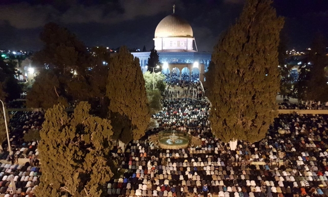 آلاف الفلسطينيين يتوافدون للأقصى لإحياء ليلة القدر Image