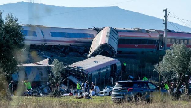 مصرع 46 شخصا بحادث تصادم قطارين في اسبانيا