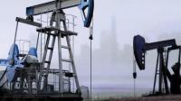 النفط يحقق مكاسب أسبوعية والخام الأميركي يقفز 4.5%
