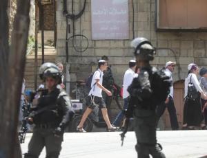 الاحتلال يشن حملة اعتقالات بالضفة ويحمي اقتحامات المستوطنين