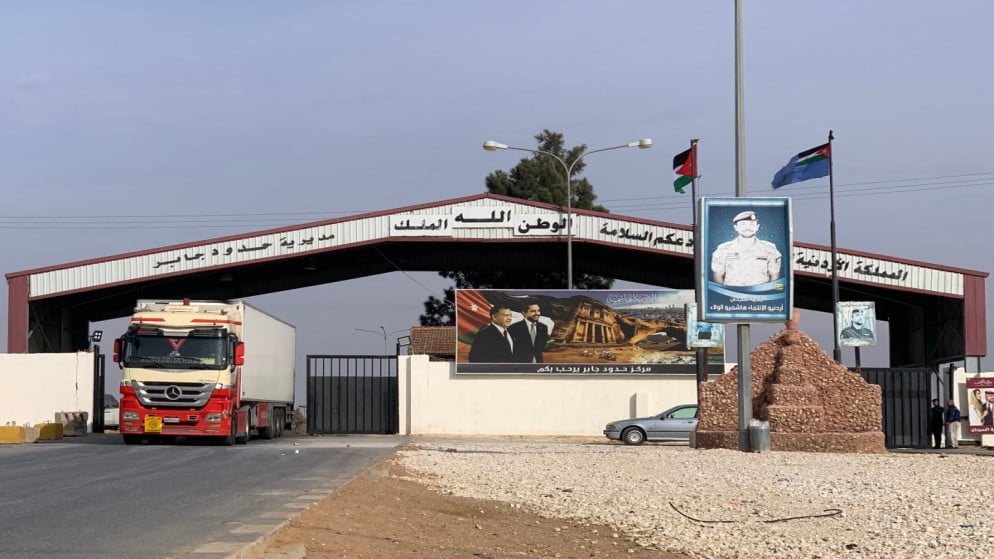 249 شاحنة و170 مركبة و33 حافلة عبرت إلى سوريا حتى 11 ظهرا