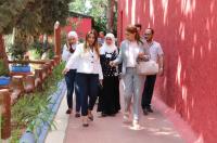 رئيسة بلدية تونس تطلع على تجربة مراكز زها الثقافية
