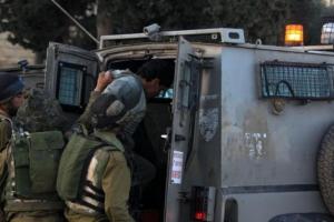 الاحتلال يعتقل 14 فلسطينيا من الضفة
