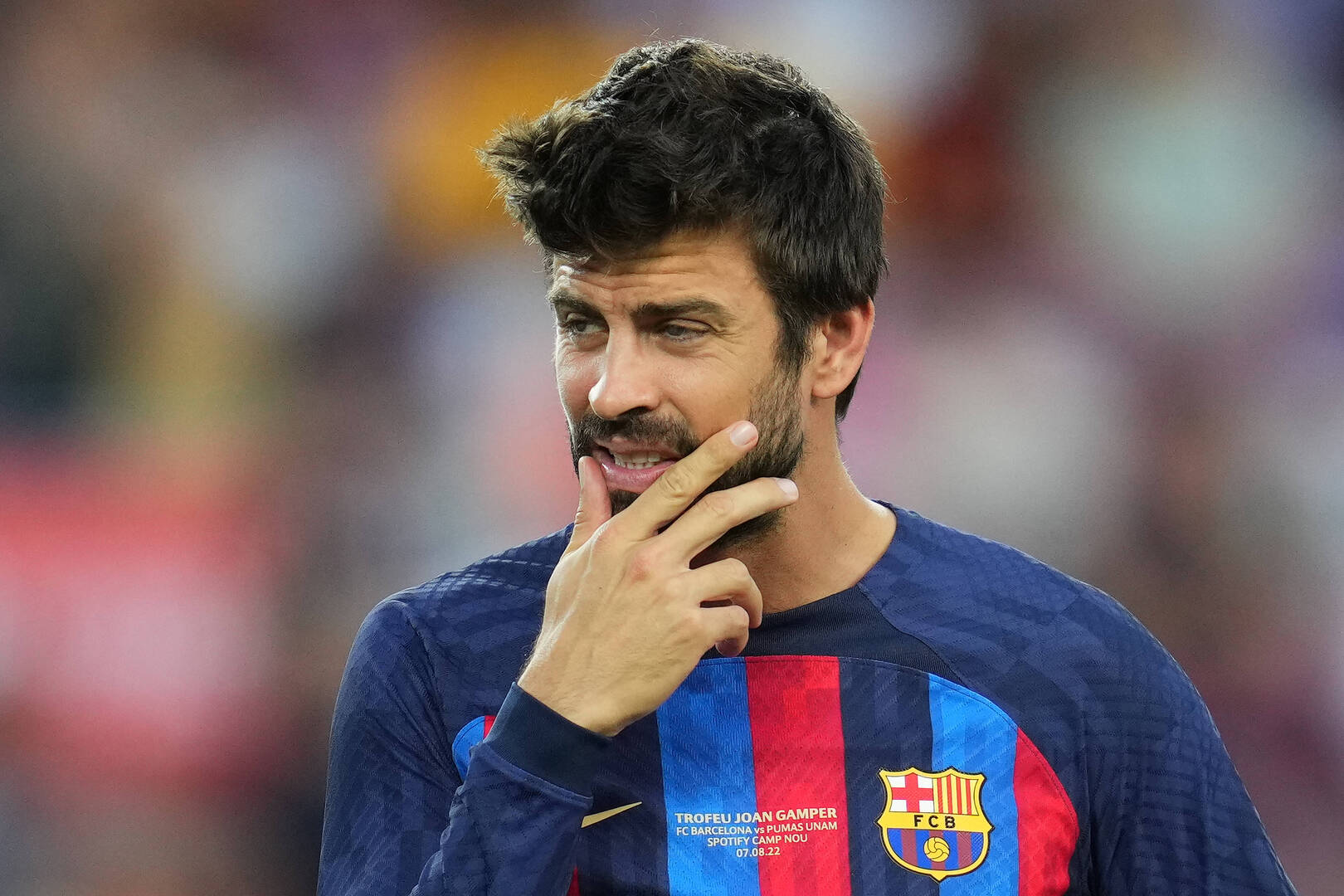 "بيكيه" لاعب برشلونة يعلن اعتزاله رسميا Image