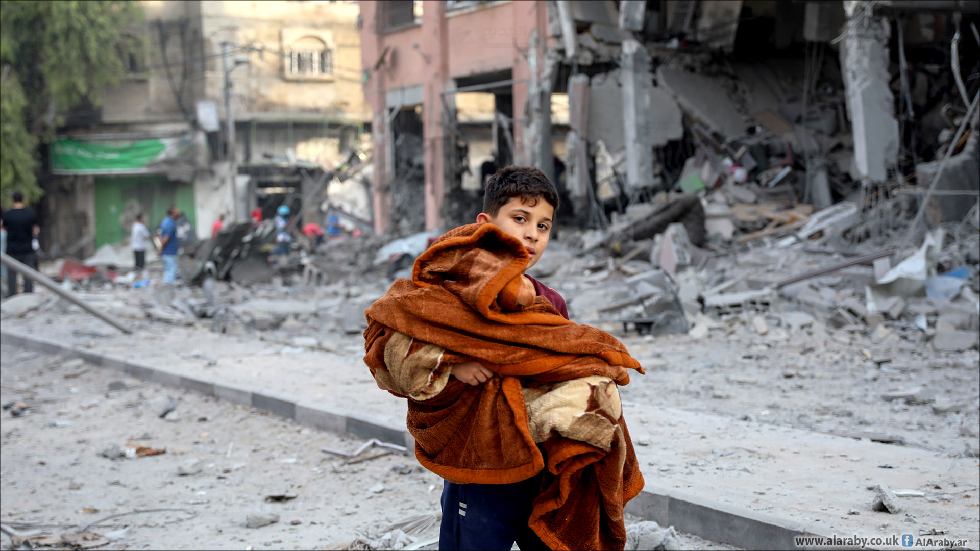 حياة مليون طفل "على شفير الهاوية" بغزة Image