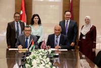اتفاقية تعاون تدريبية بين "الشرق الأوسط" و "سنا فارما" للصناعات الدوائية