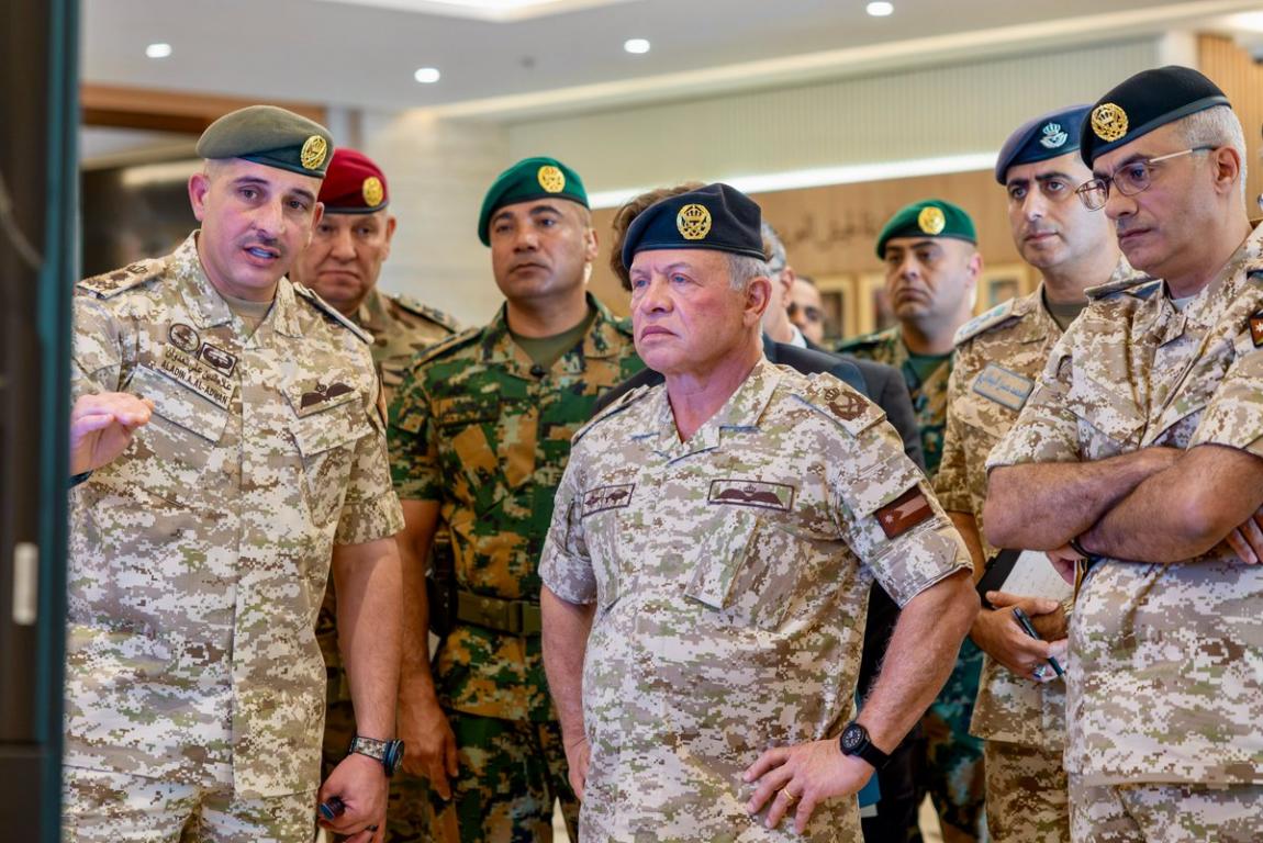 الملك يؤكد أهمية مواصلة القوات المسلحة تحديث المنظومات التكنولوجية