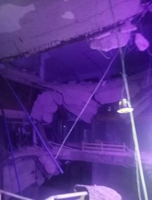 انهيار أسقف داخل عمارة في منطقة جبل عمان (صور وفيديو)