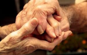 توجه لإصدار تشريع لتنظيم احتياجات كبار السن في منازلهم