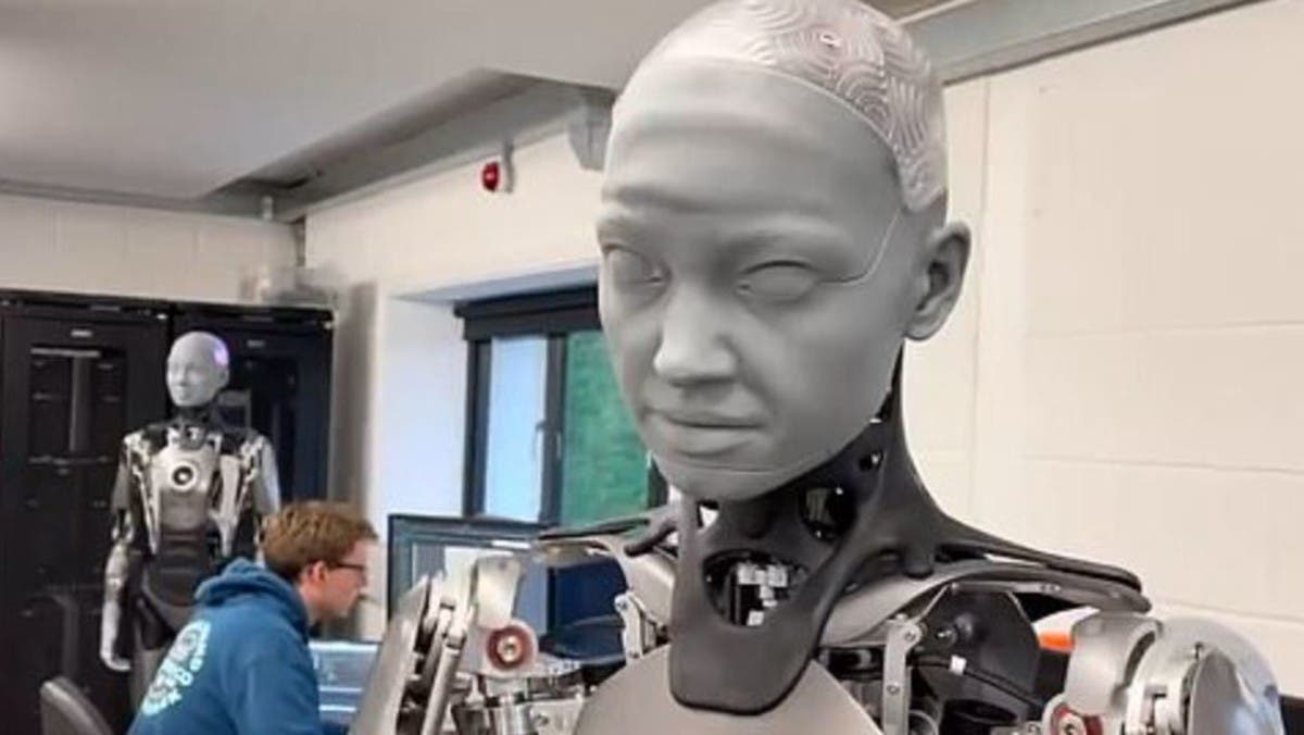 روبوت يشبه الإنسان لدرجة لا تصدق! Image