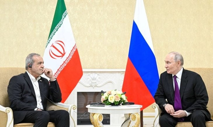 بوتين للرئيس الإيراني: روسيا مستعدة لاتخاذ إجراءات تساعد في إنهاء الصراع